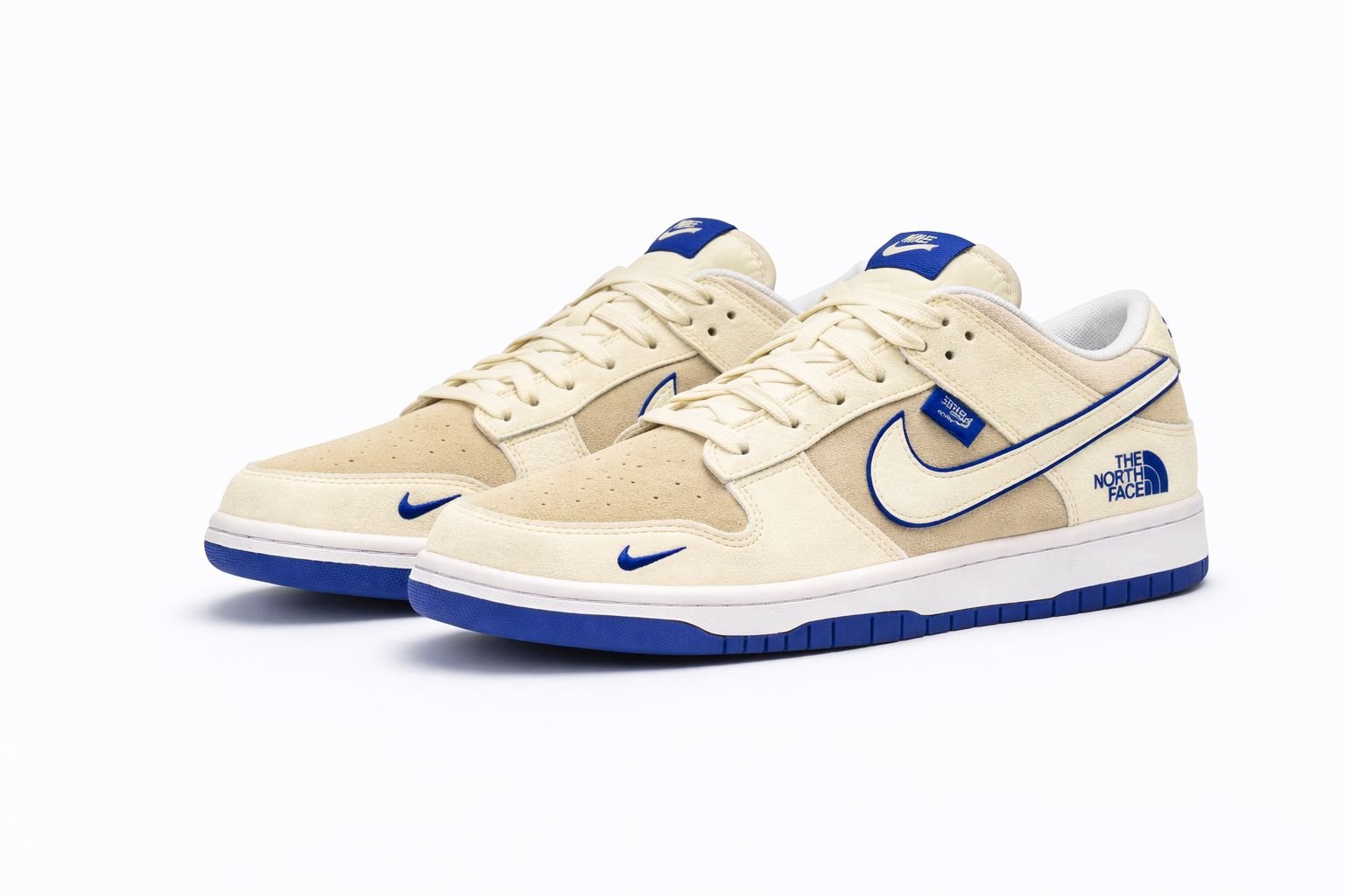 NIKE  SB DUNK NORTH FACE WHITE BLUE  image 3